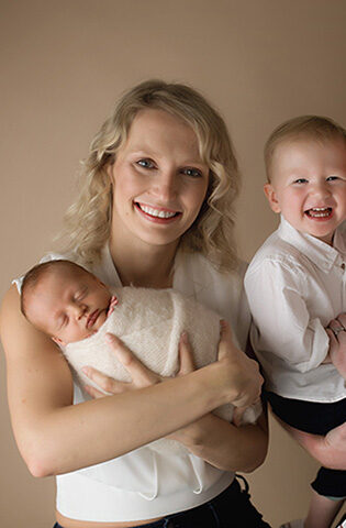 HCA Healthcare Benefits Erin Hawks and her family